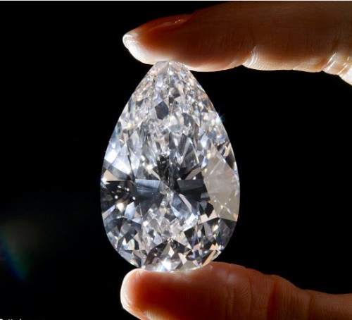 this_flawless_d_colored_diamond_sold_for_a_record_267_million_at_christies_geneva_auction_zubm1_ht4rh